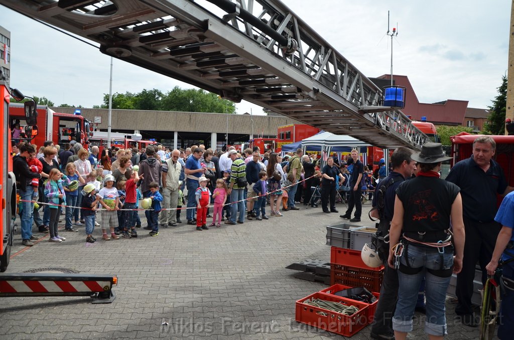 Tag der Offenen Tuer BF Koeln Weidenpesch Scheibenstr P733.JPG